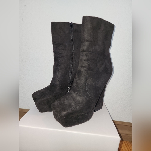 Size 6.5 Platform boots with 5.5 inch block heels Lemon Drop - Picture 4 of 9